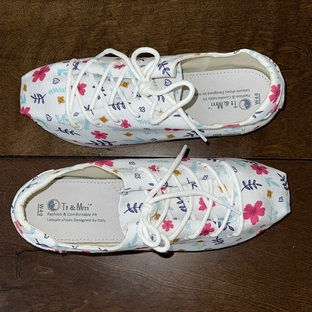COPY - Tt & Mm Platform Floral Sneakers Sz. 9  like new!